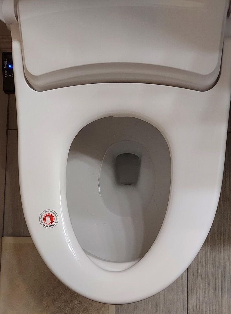 CUCKOO CBT-I1030RW bidet elettronico allungato con telecomando