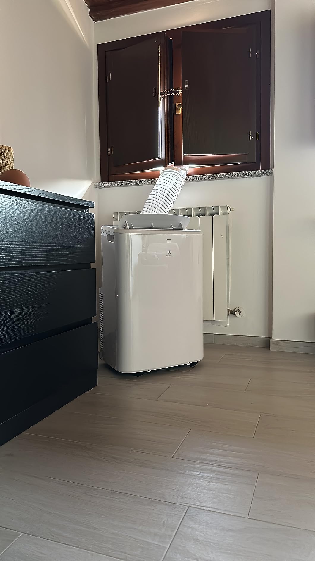 Electrolux Comfort 600 EXP26U339AW condizionatore portatile 9000 BTU