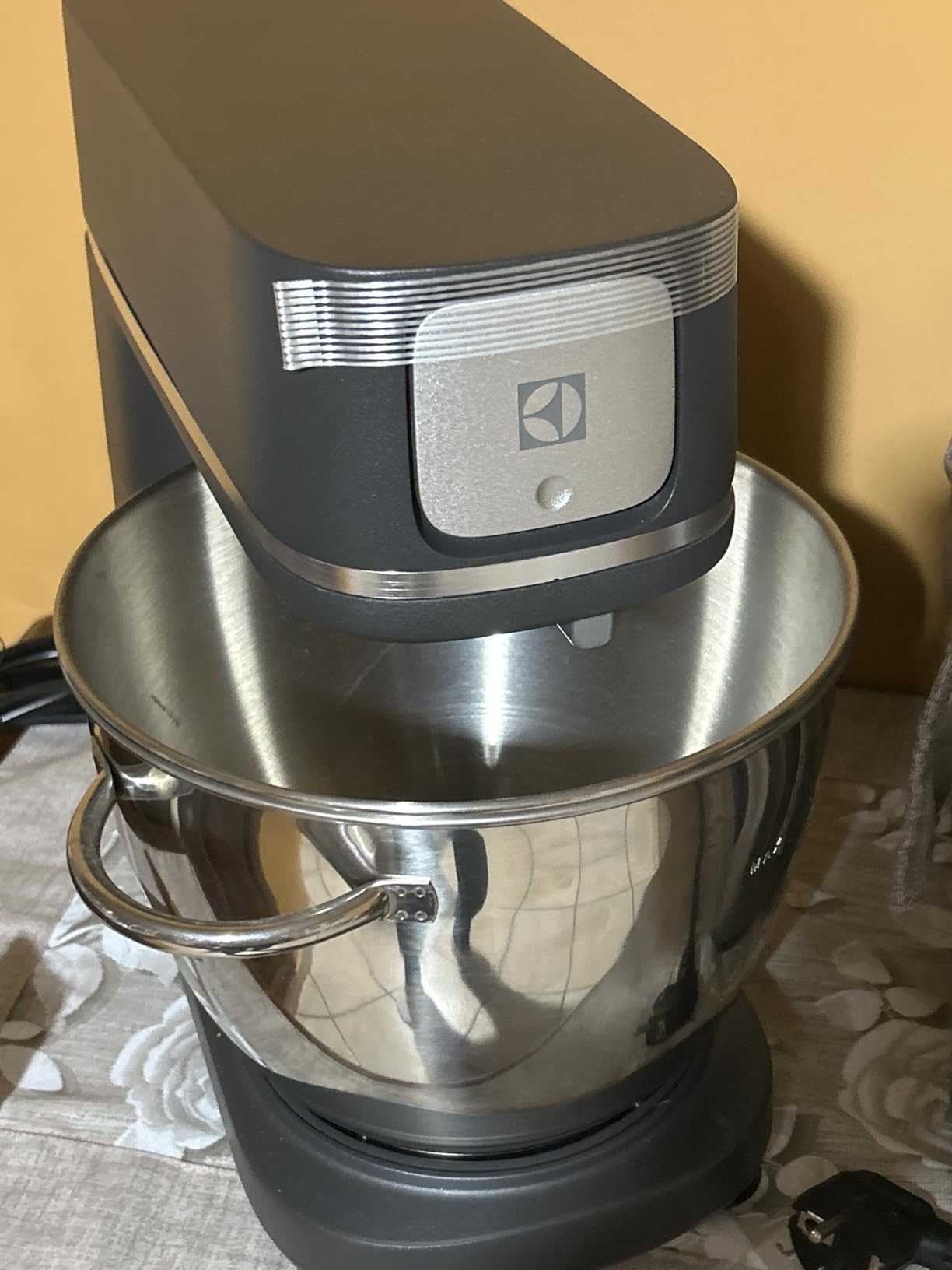 Electrolux E6KM1-4BPT impastatrice planetaria nero 1200W 6L