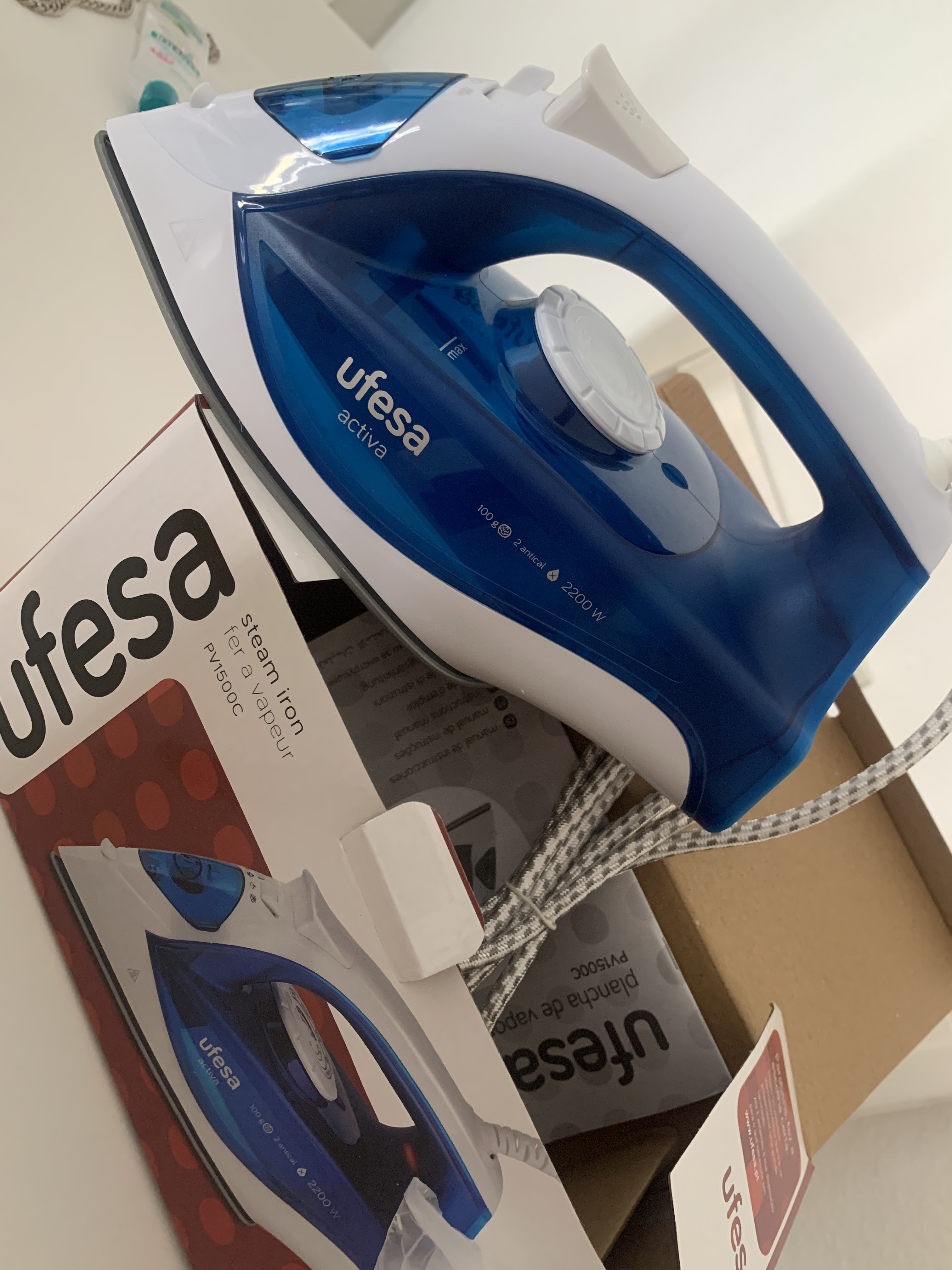 Ufesa Activa PV1500C ferro da stiro a vapore 2200 W verticale