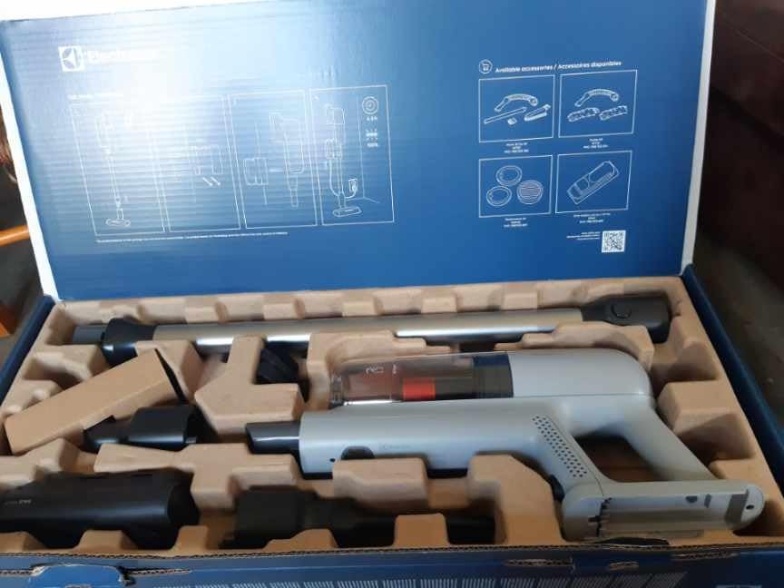 Electrolux Serie 700 EP71AB14UG scopa senza filo 50 min