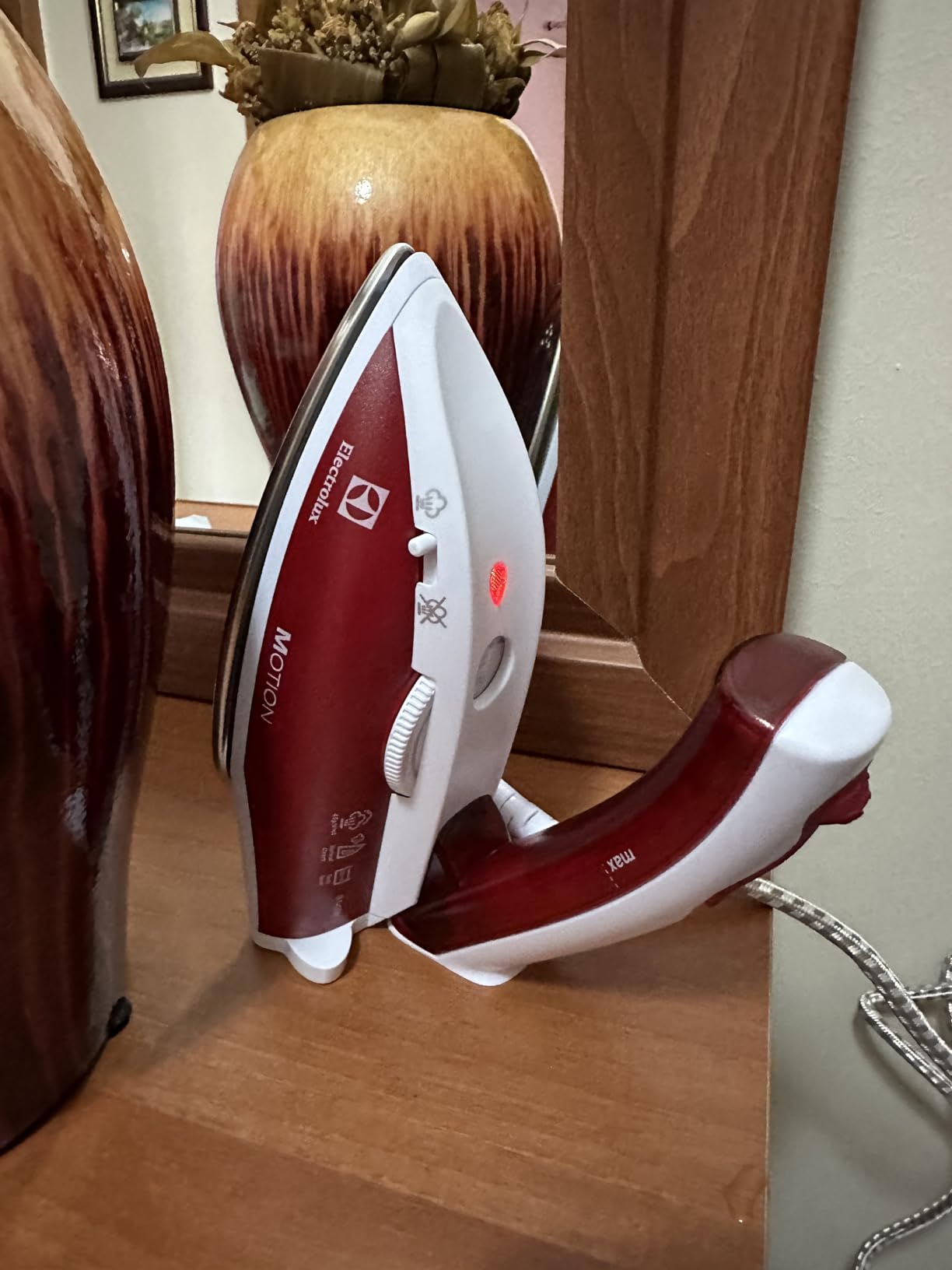 Electrolux EDBT800 ferro da stiro da viaggio 800 W rosso