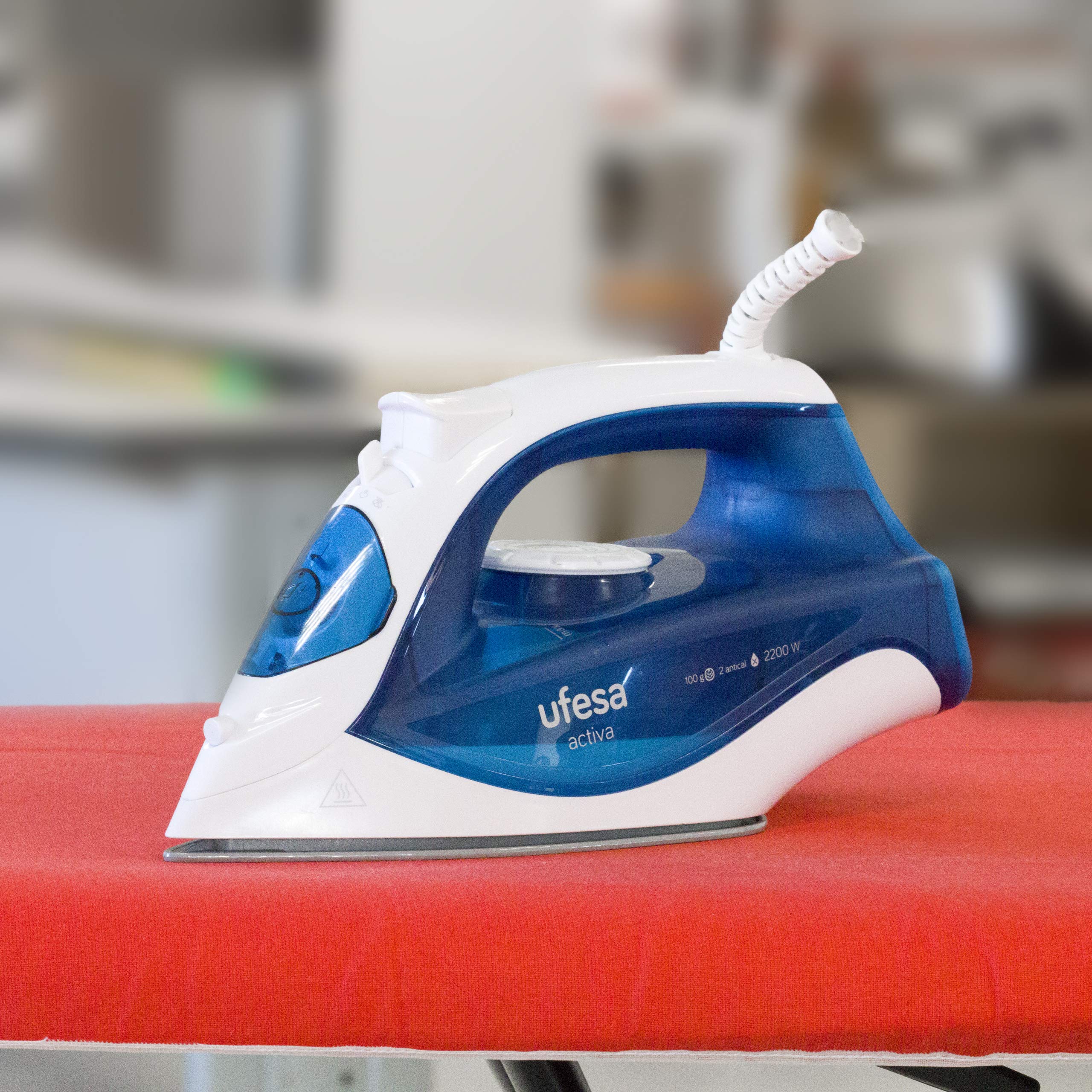 Ufesa Activa PV1500C ferro da stiro a vapore 2200 W verticale