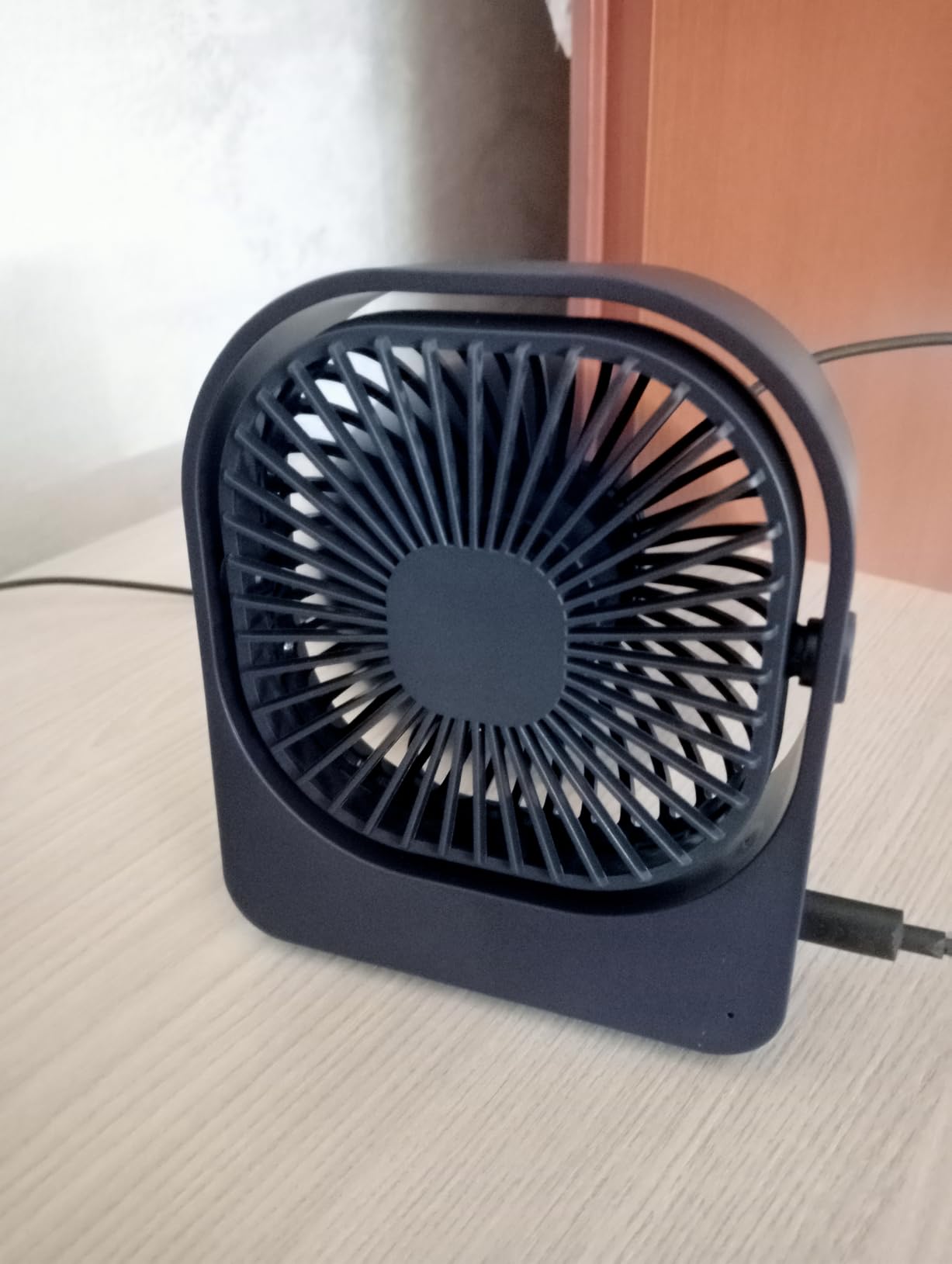 WOWDSGN ventilatore da tavolo ricaricabile blu scuro 2800 mAh