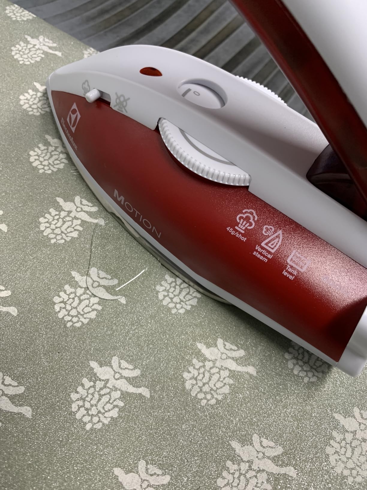 Electrolux EDBT800 ferro da stiro da viaggio 800 W rosso